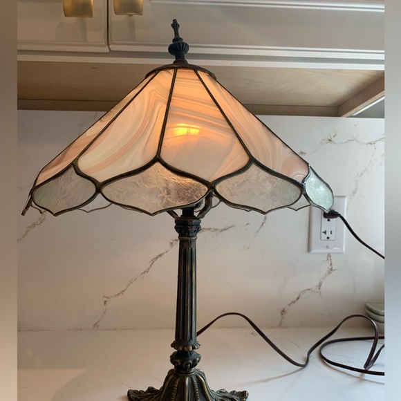 Vintage Tiffany Style Table Lamp Neutral Toned Opaque Swirl Glass 18” - Picture 2 of 10